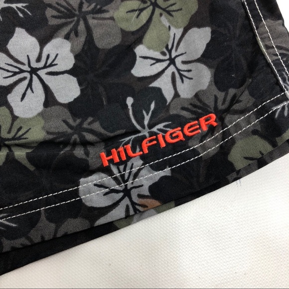 Tommy Hilfiger camo Floral swim shorts. XL - Picture 2 of 6